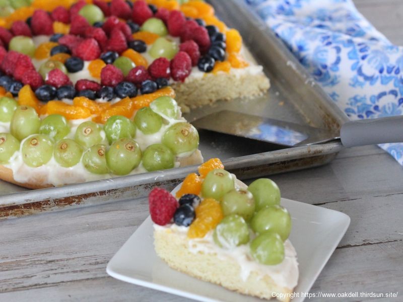 Dyed Egg-shaped Fruit Pizza